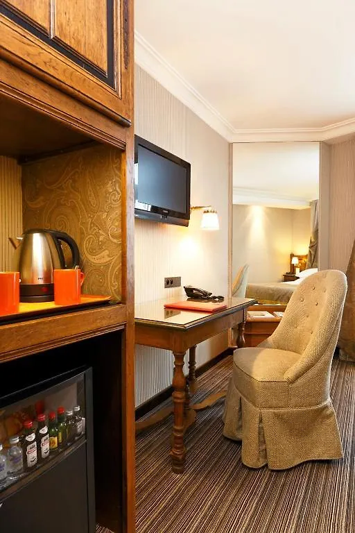 Au Manoir Saint Germain Paris