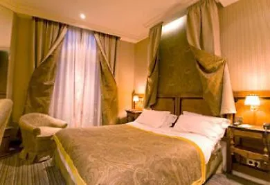 Au Manoir Saint Germain 4* פריז