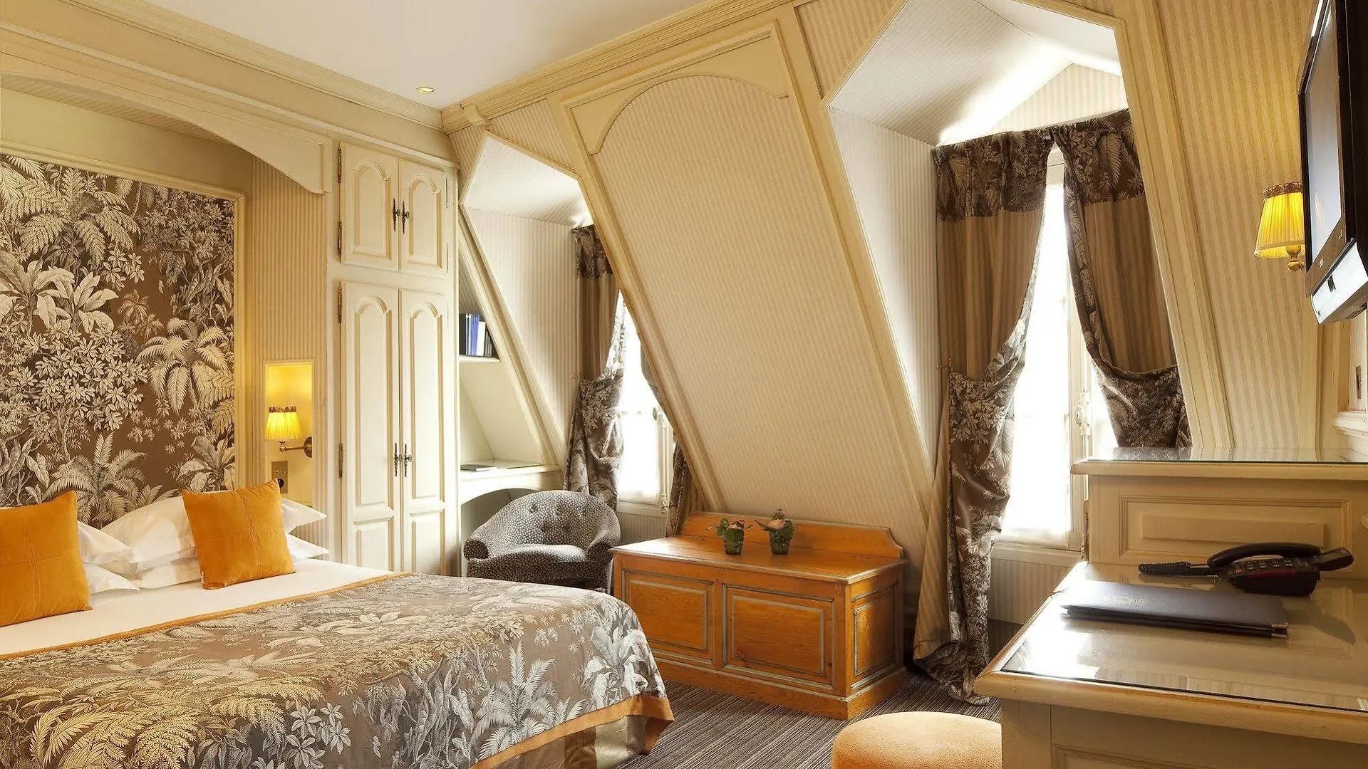 Au Manoir Saint Germain Paris